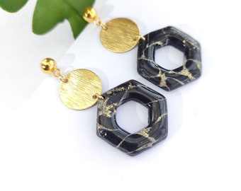 Boucles d'oreilles pendantes en argile polymère, motif marbré ,couleurs noire blanc et doré