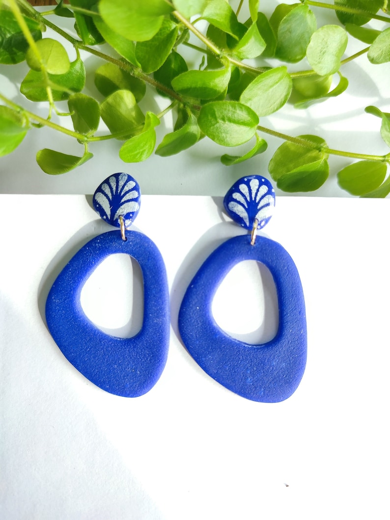 Boucles d'oreilles pendantes en argile polymère,rouge indien ou bleu cobalt image 1