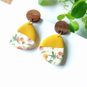 Boucles d'oreilles pendantes en argile polymère, bois, jaune, fleurs, fleurie image 2