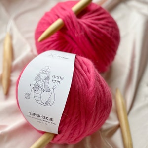 Super Cloud Chunky Merino Wool Knitting Roving Yarn / 200g 100% Australian Merino Wool / Hot Pink