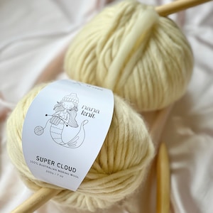 Super Cloud Chunky Merino Wool Knitting Roving Yarn / 200g 100% Australian Merino Wool / Cream Yellow