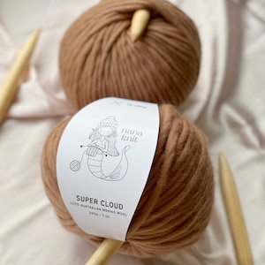 Super Cloud Chunky Merino Wool Knitting Roving Yarn / 200g 100% Australian Merino Wool / Brown