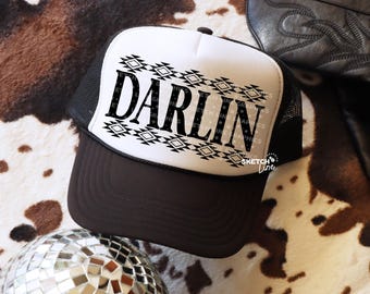 Darlin Trucker Hat Patch Png Design, Western Trucker Hut Patch Png Download, Blauer Kragen Png, Trendy Trucker Hut Png, Niedlicher Trucker Hut Aufnäher