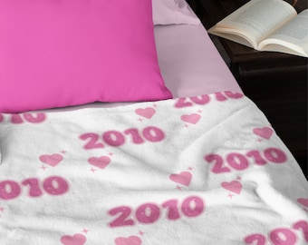 Customizable Y2K Plush Fleece Blanket: 90s Pink Hearts Throw