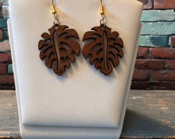 Monstera leaf earrings