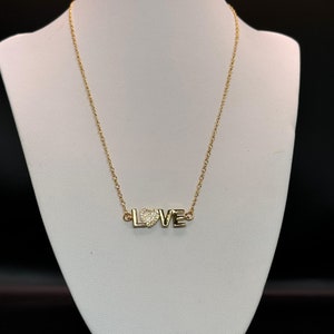 Collar de amor lleno de oro