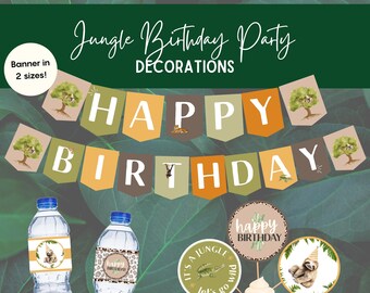 Op de afbeelding: Een decoratieset voor een jungle-verjaardagsfeestje. Bevat een banner met de tekst "Happy Birthday", waterflesetiketten en cupcake-toppers. De decoraties bevatten afbeeldingen van luiaards, bomen en jungledieren.