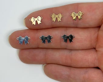 Sierlijke strikverbindingsbedel: 14k gold filled of sterlingzilver