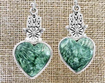Pendientes de mano de Fátima y corazón de serafinita verde natural
