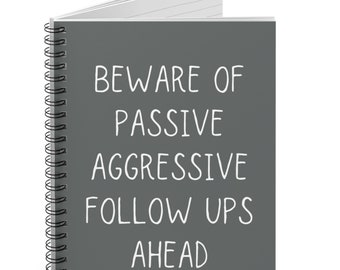 Divertenti - Email aggressive passive, quaderno a spirale, regalo divertente con bavaglio, diario con righe per collega, blocco note sarcastico regalo divertente per amici di famiglia