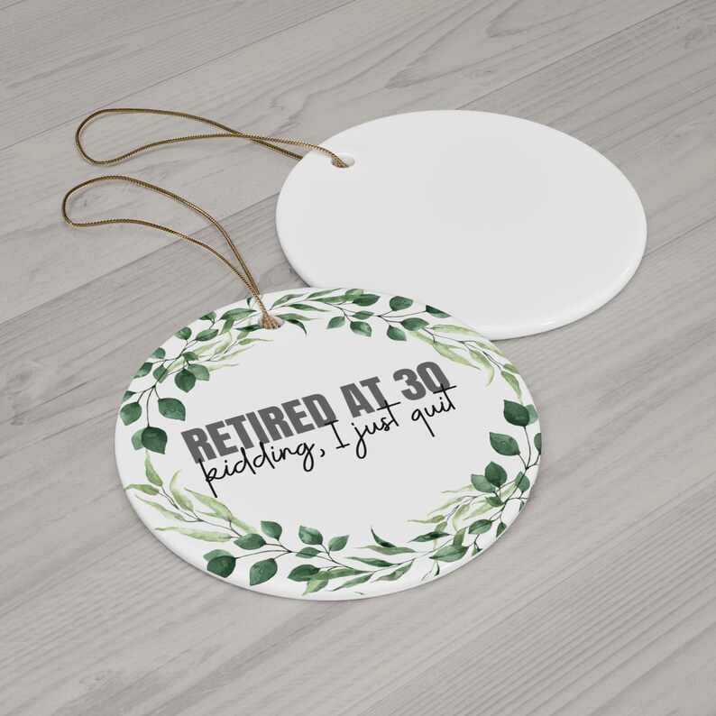Adorno divertido de renuncia al trabajo, regalo de broma, decoración con humor laboral, regalo para compañeros de trabajo, adorno navideño, renuncié a mi trabajo y me jubilé a los 30 imagen 3