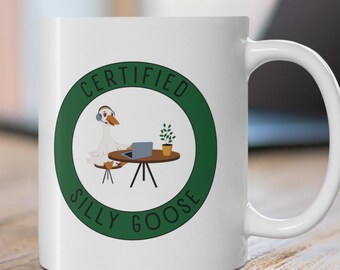 Taza divertida con forma de ganso tonto trabajando en el escritorio: taza novedosa para la oficina, taza de café con animales divertidos, regalo de taza de té peculiar, bebida de cerámica con humor para el escritorio