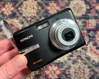 Hitachi compact digital camera