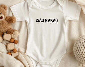 Cute baby bodysuit made of organic cotton, "Ciao Kakao" print, perfect gift for newborns
