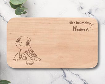 Personalized breakfast board for children, cute turtle & "Here crumbs" print, perfect gift for school enrollment, birthday