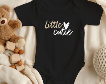 Cute baby bodysuit made of organic cotton, "Little Cutie" print, perfect gift for newborns