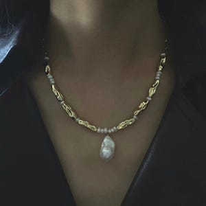 Baroque Pearl Pendant Necklace Irregular Pearl Pendant Necklace Paperclip Chain Necklace Wedding Necklace Bridal Necklace Statement Necklace