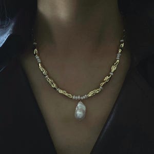 Baroque Pearl Pendant Necklace, Irregular Pearl Pendant Necklace, Paperclip Chain Necklace, Modern Wedding Necklace, Chunky Bridal Necklace