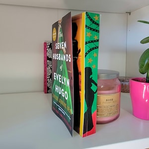 The Seven Husbands of Evelyn Hugo Sprayed Edge book, Custom Sprayed Edges, Stenciled Edges, Painted book edges, Fore edge painting, Bookish