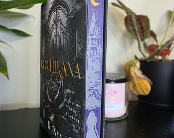 Libro Gothikana con bordes pintados, bordes con plantilla, pintura en el canto, libros de edición especial, decoración literaria, bordes pintados a medida.