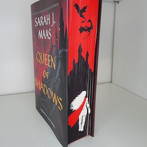 Queen of Shadows by Sarah J Mass sprayed edge book, stenciled edge book, foredge painting, special edition book, TOG, book merch, massaverse