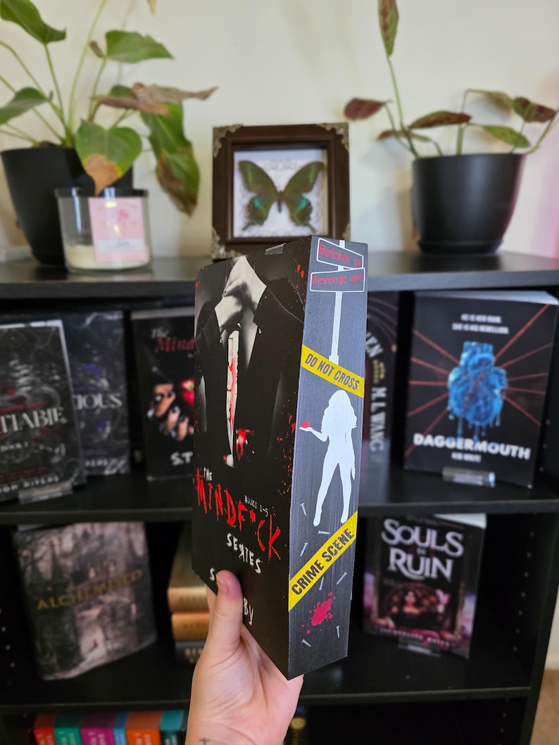 The Mindf*ck Series Omnibus Sprayed Edge Book, Stenciled Edges, Hand Painted, Special Edition Books, Bookish decor, custom sprayed edges 画像 2