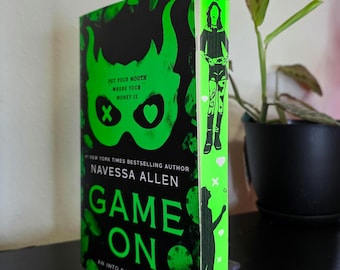 Libro con borde pintado "Game On", bordes con plantilla, pintura en el canto, libros de edición especial, decoración literaria, bordes pintados a medida, romance oscuro