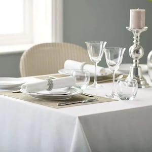 Handgemaakt - Tafelkleed wit 150 x 360 gemaakt van katoen 250 grams voor horeca binnen en buiten feesten en partijen