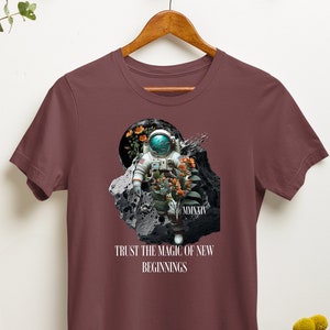 Sonnenfinsternis T-Shirt - Inspirierender Spruch mit Astronaut & Mond Design - Einzigartiges Kleid für Astronomie-Liebhaber - Geschenk des Neuanfangs