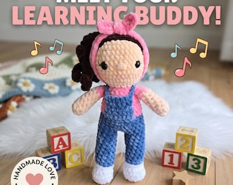 Poupée douce au crochet pour tout-petit • Poupée fille en peluche avec salopette rose • Jouet d'apprentissage sans écran