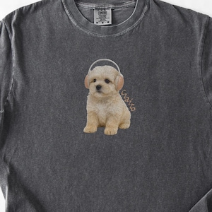 Comfort Colors® Clairo Cute Dog Shirt Aesthetic Music Tee Indie Pop Retro Graphic Puppy in Headphones T-Shirt Soft Vintage Concert Merch