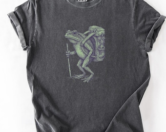 Vintage Frog Hiker T-Shirt: Outdoorsy Cottagecore Graphic Tee