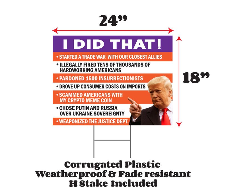 K&ouml;nnte beinhalten: Ein rot-wei&szlig;es Schild f&uuml;r den Garten mit dem Text "I DID THAT!" und einer Liste mit Aufz&auml;hlungszeichen. Das Schild zeigt ein Foto eines Mannes mit einer roten Krawatte. Das Schild ist 61 cm breit und 46 cm hoch. Das Schild ist aus Wellpappe und enth&auml;lt einen H-Pfahl.