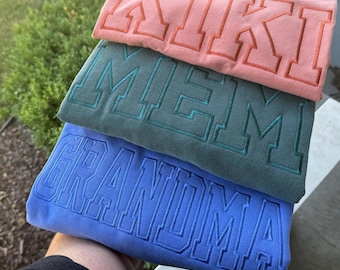 Broderad mormorsskjorta, komfortfärgad tröja, personlig present till morförälder, mormorspresent, julklapp, Gigi, Nana, Mimi, Papa