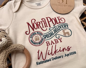Body personalizado para anunciar el embarazo, estilo navideño, inspirado en el Polo Norte y con el mensaje "Entrega especial".