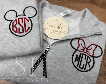 Personlig tröja med musöramonogram, broderad Disney-inspirerad rund hals, personlig initialtröja, familjetröja med parkutflykt, 1/4-dragkedja
