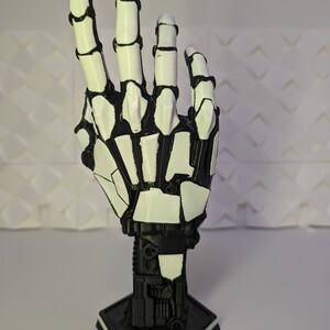 Futuristic Robot Hand Console Controller Holder Sci-Fi Gaming Setup Companion image 5