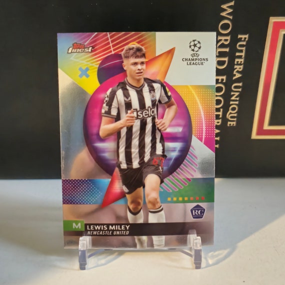 2024 Topps Chrome Lewis Miley サインカード Lewis Miley RC Topps Finest 2024. Newcastle. Soccer Card. Combined