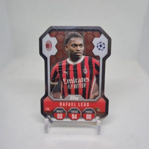 Rafael Leao « Chrome Pro Elite Shield » Match Attax 24/25. Milan AC. Carte de football. Carte à collectionner. Expédition combinée. Lisez les informations.