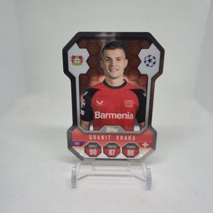 Granit Xhaka "Chrome Pro Elite Shield" Match Attax 24/25. Bayer Leverkusen. Tarjeta de fútbol. Tarjeta coleccionable. Envío combinado. Leer información.