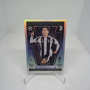 Federico Chiesa « Platinum Pull Edition », nouveau Topps Match Attax 2024/2025. Juventus. Carte de football. Expédition combinée. Lisez les informations.