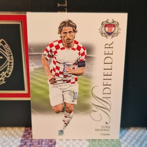 セール中…ルカ・モドリッチ直筆サイン入り超特大写真…Luka Modric… ルカ・モドリッチ 直筆サイン入りサッカーカード - Etsy 日本