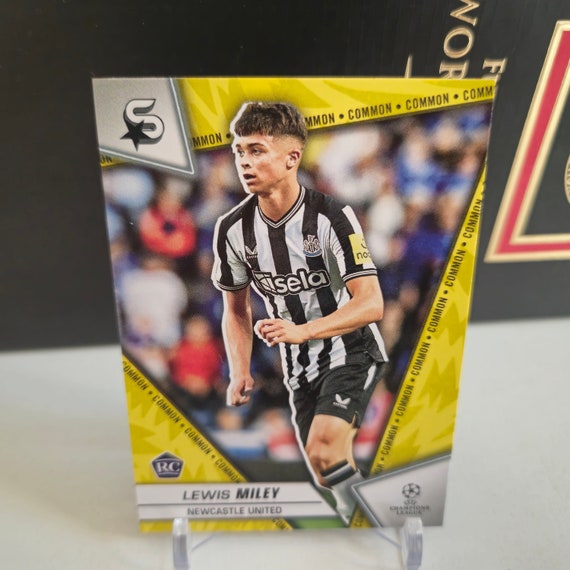 2024 Topps Chrome Lewis Miley サインカード Lewis Miley RC Topps Finest 2024. Newcastle. Soccer Card. Combined
