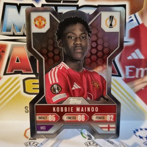 "Chrome X" de Kobbie Mainoo, nouveau Topps Match Attax supplémentaire 2024/2025. Carte de football. Carte à collectionner. Expédition combinée. Lisez les informations.