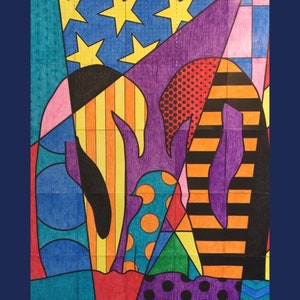 Puede incluir: Un póster de puerta colaborativo con dos pingüinos en estilo pop art. Los pingüinos están delineados en negro y rellenos de colores brillantes, incluyendo amarillo, naranja, rojo, azul, verde, morado y negro. El fondo es una mezcla de formas geométricas y patrones.