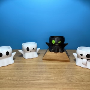Cute Ghost Planter for Succulents - 3D Printed Spooky Halloween Decor - Minimalist Ghost Flower Pot - Desk Accessory - Spooky Season Gift