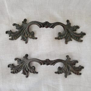 Antique Brass Leaf Drawer Pulls - French Provincial Hardware - Set of 2
