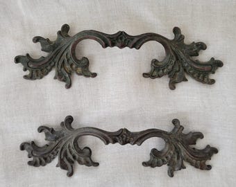 Antique Brass Leaf Drawer Pulls - French Provincial Hardware - Set of 2