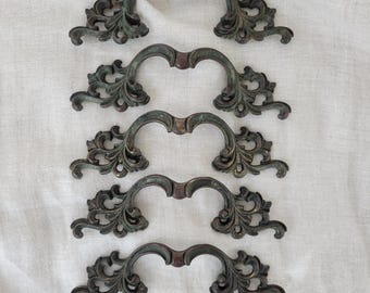 Antique Brass Leaf Drawer Pulls - French Provincial Hardware - Set of 5