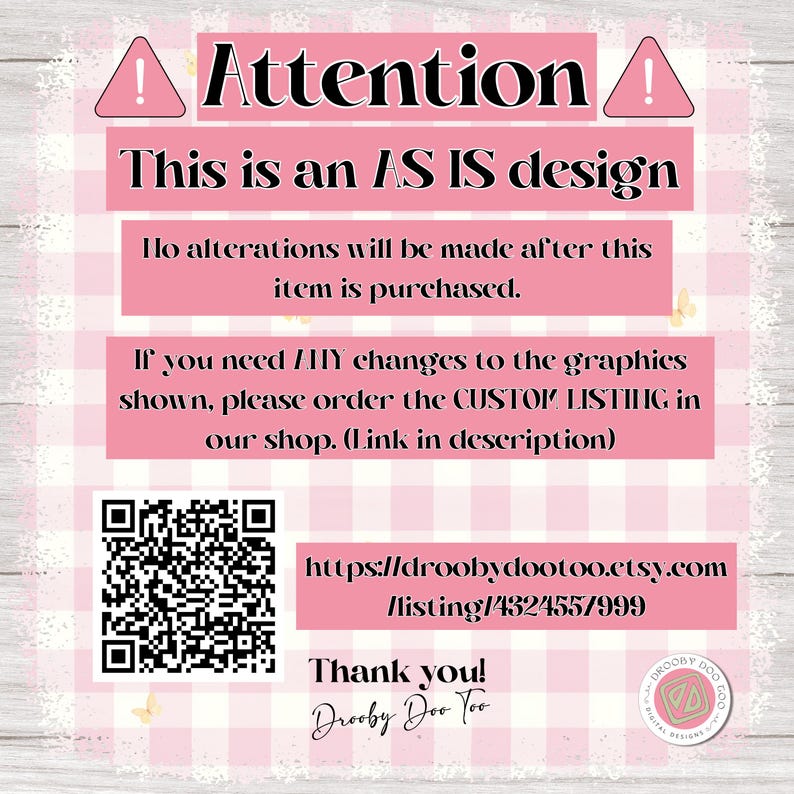 Op de afbeelding: Een roze en wit digitaal ontwerp met de tekst "Attention" en "This is an AS IS design." Het bevat een QR-code en een shop-URL. De achtergrond heeft een roze ruitpatroon.